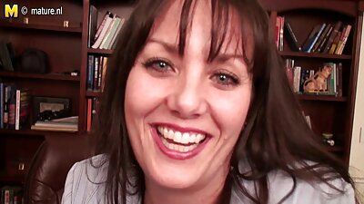 હોટ આરબ ગર્લ ગધેડામાં મોટું સેક્સ ટોય મેળવે છે